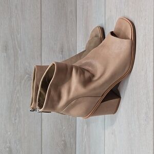 Vince Camuto Women Ankle Leather Zip Back Heels Open Toe boots shoes 8.5M